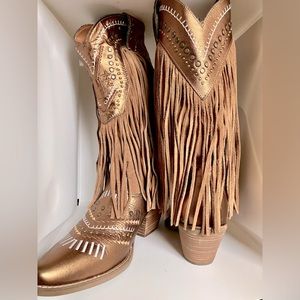 Fringe boots